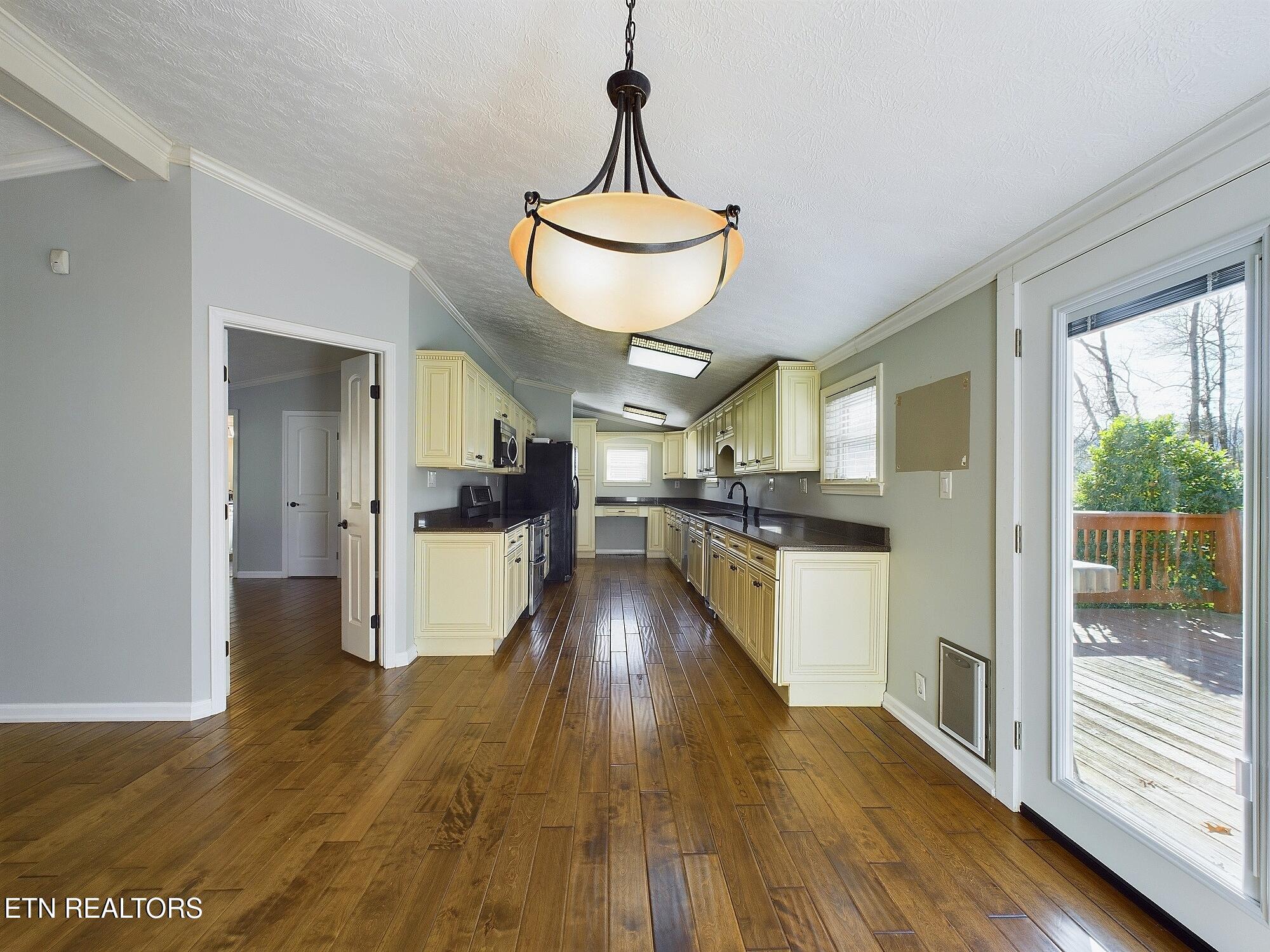 Kingston, Tennessee 37763, United States, 3 Bedrooms Bedrooms, ,2 BathroomsBathrooms,Residential,Active,9498