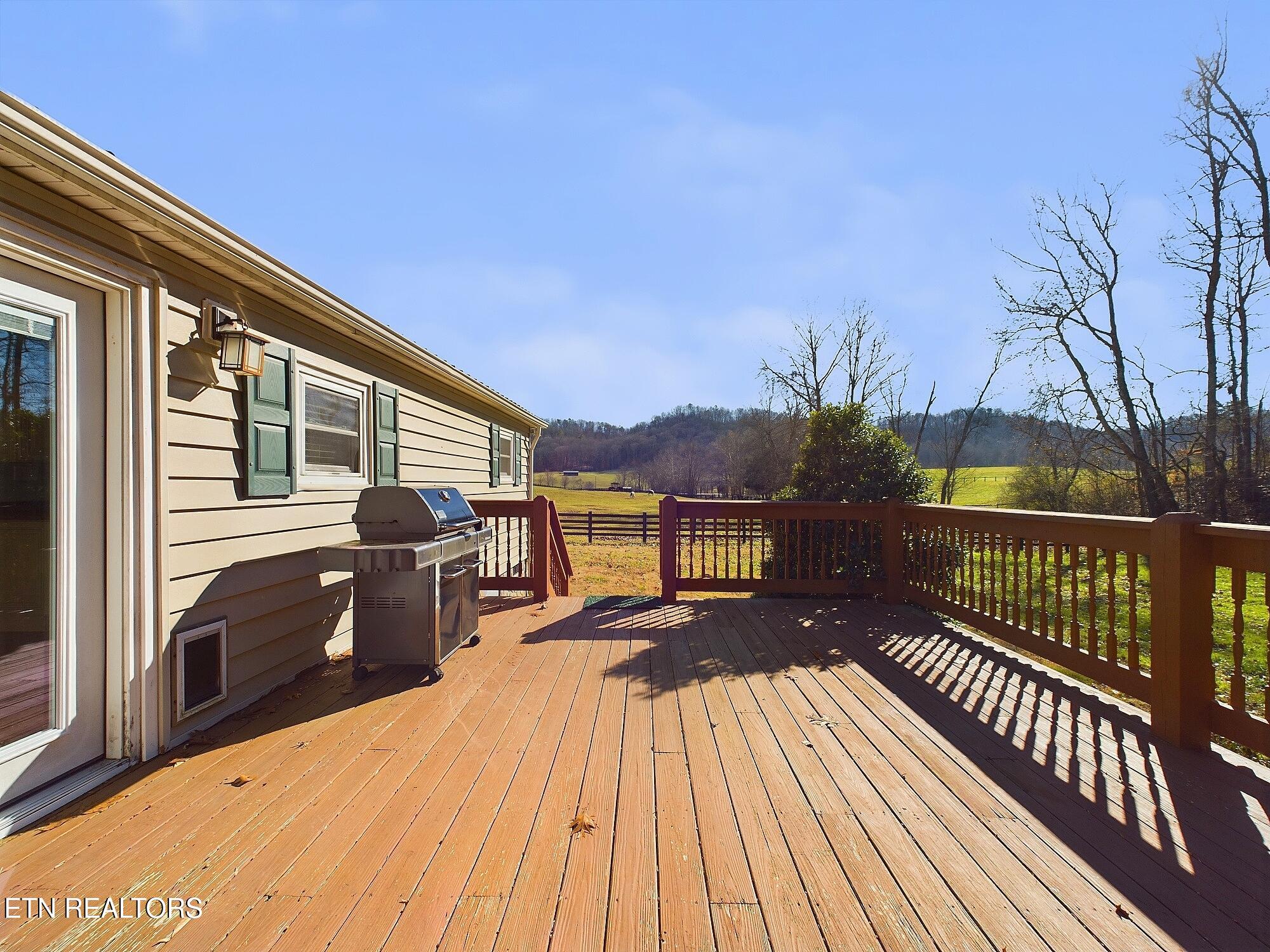 Kingston, Tennessee 37763, United States, 3 Bedrooms Bedrooms, ,2 BathroomsBathrooms,Residential,Active,9498