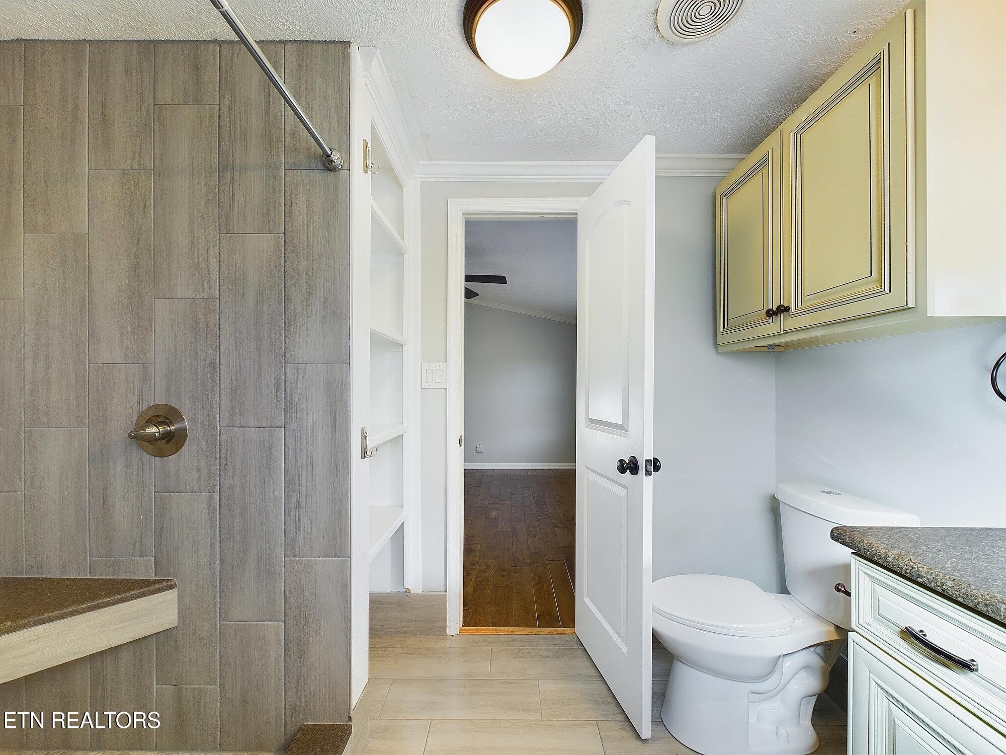 Kingston, Tennessee 37763, United States, 3 Bedrooms Bedrooms, ,2 BathroomsBathrooms,Residential,Active,9498