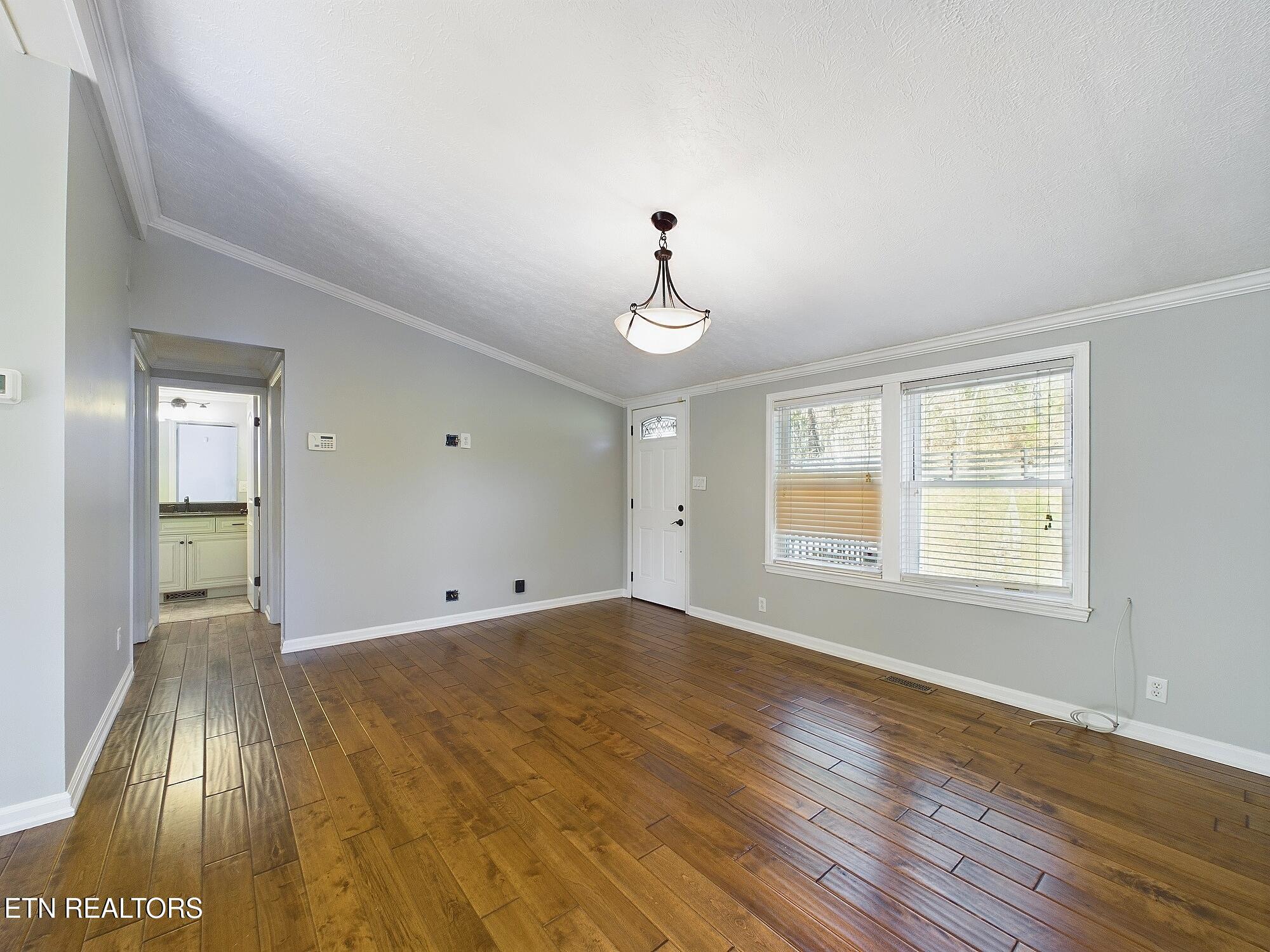 Kingston, Tennessee 37763, United States, 3 Bedrooms Bedrooms, ,2 BathroomsBathrooms,Residential,Active,9498