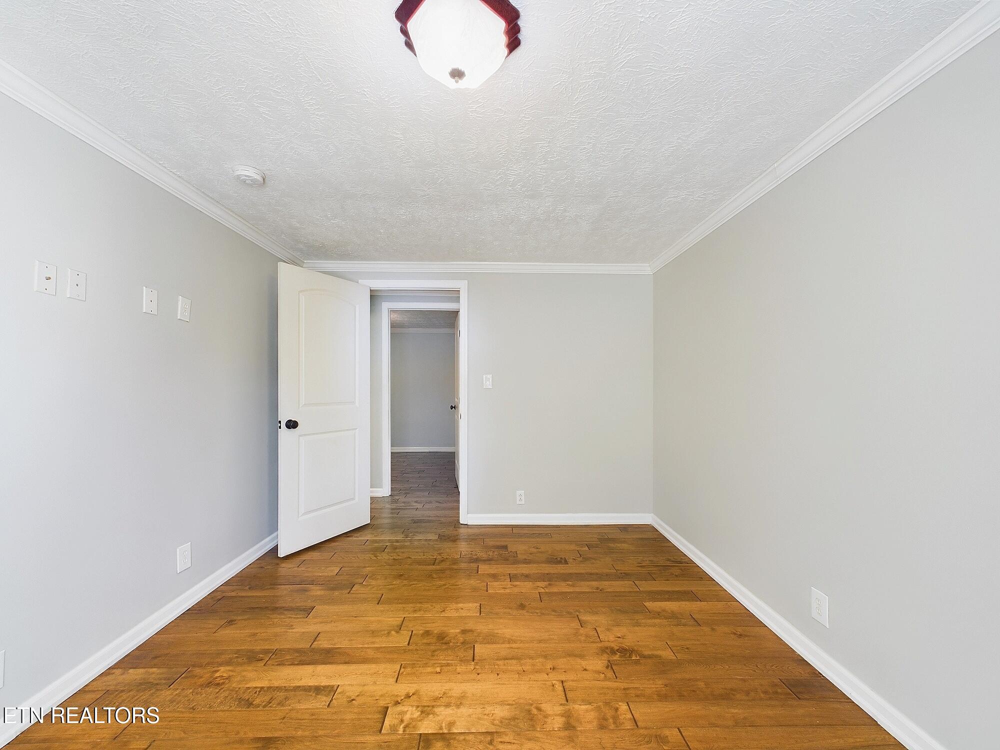 Kingston, Tennessee 37763, United States, 3 Bedrooms Bedrooms, ,2 BathroomsBathrooms,Residential,Active,9498