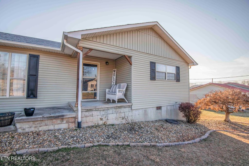 Photo of 112 Anderson St, Sweetwater, TN 37874 (MLS # 1327916)