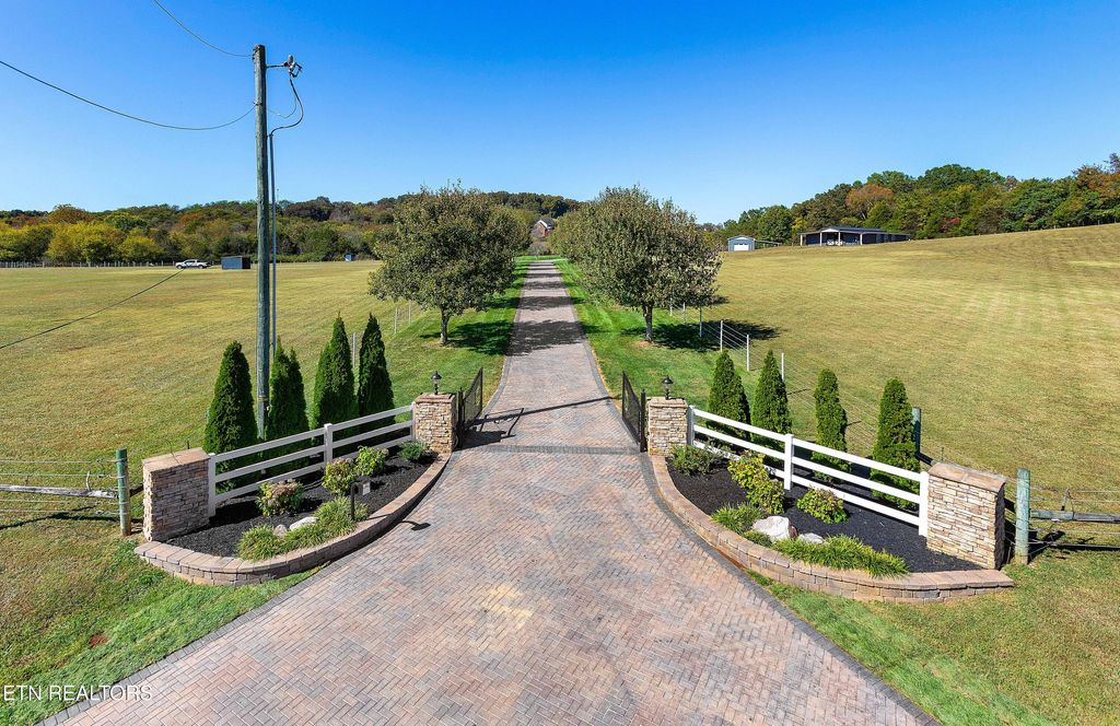 Photo of 1355 Lake Drive, Loudon, TN 37774 (MLS # 1323279)