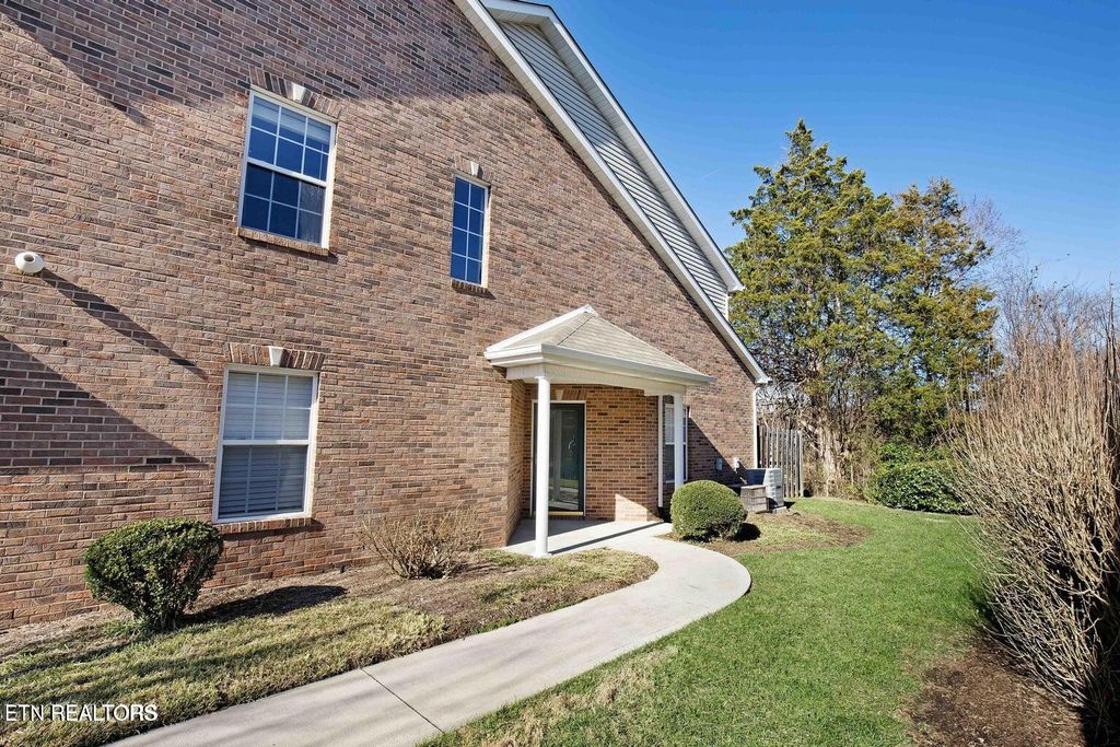 Photo of 6916 La Christa Way, Knoxville, TN 37921 (MLS # 1335140)