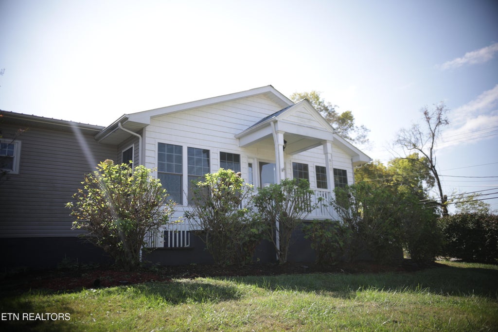 Photo of 800 N Kingston Ave, Rockwood, TN 37854 (MLS # 1358984)