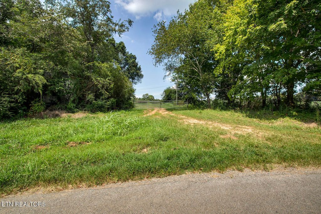 Photo of 275 County Road 323, Sweetwater, TN 37874 (MLS # 1292984)