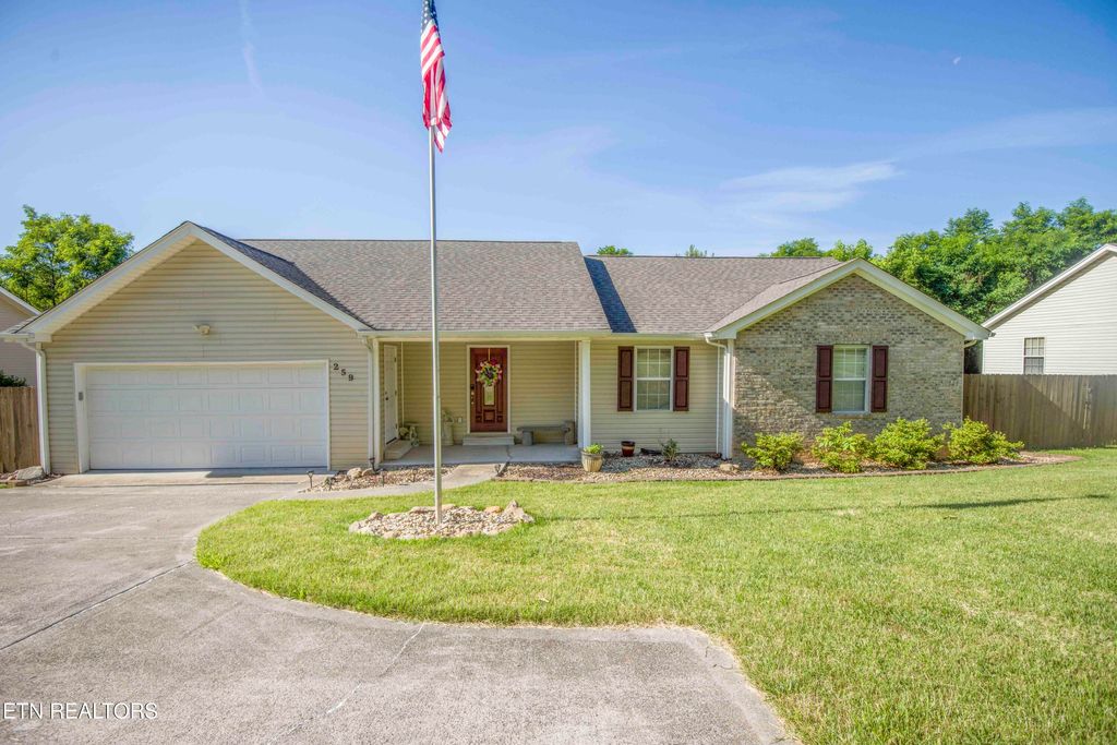 Photo of 259 Oakland Rd, Sweetwater, TN 37874 (MLS # 1285766)