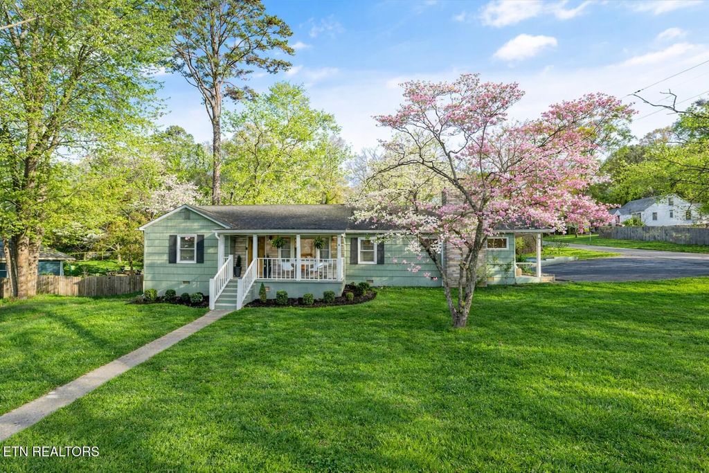 Photo of 4021 Garden Drive, Knoxville, TN 37918 (MLS # 1335969)