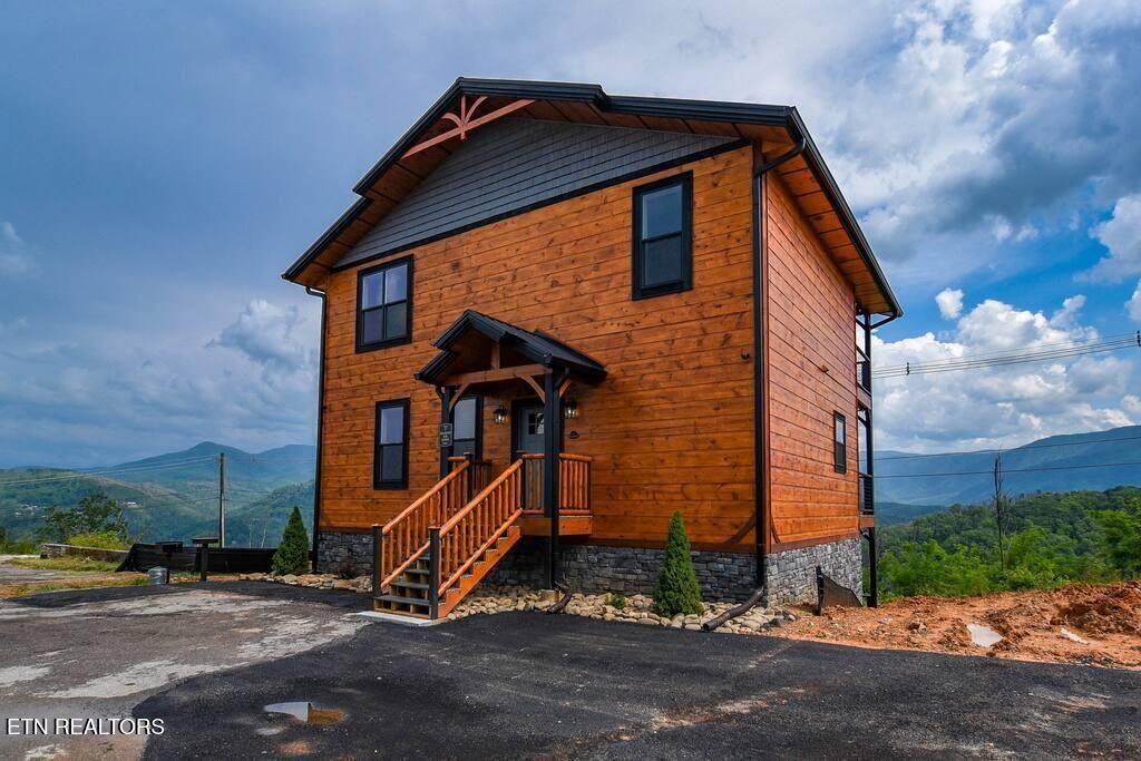 Photo of 962 Cottage Gardens Way, Gatlinburg, TN 37738 (MLS # 1319312)