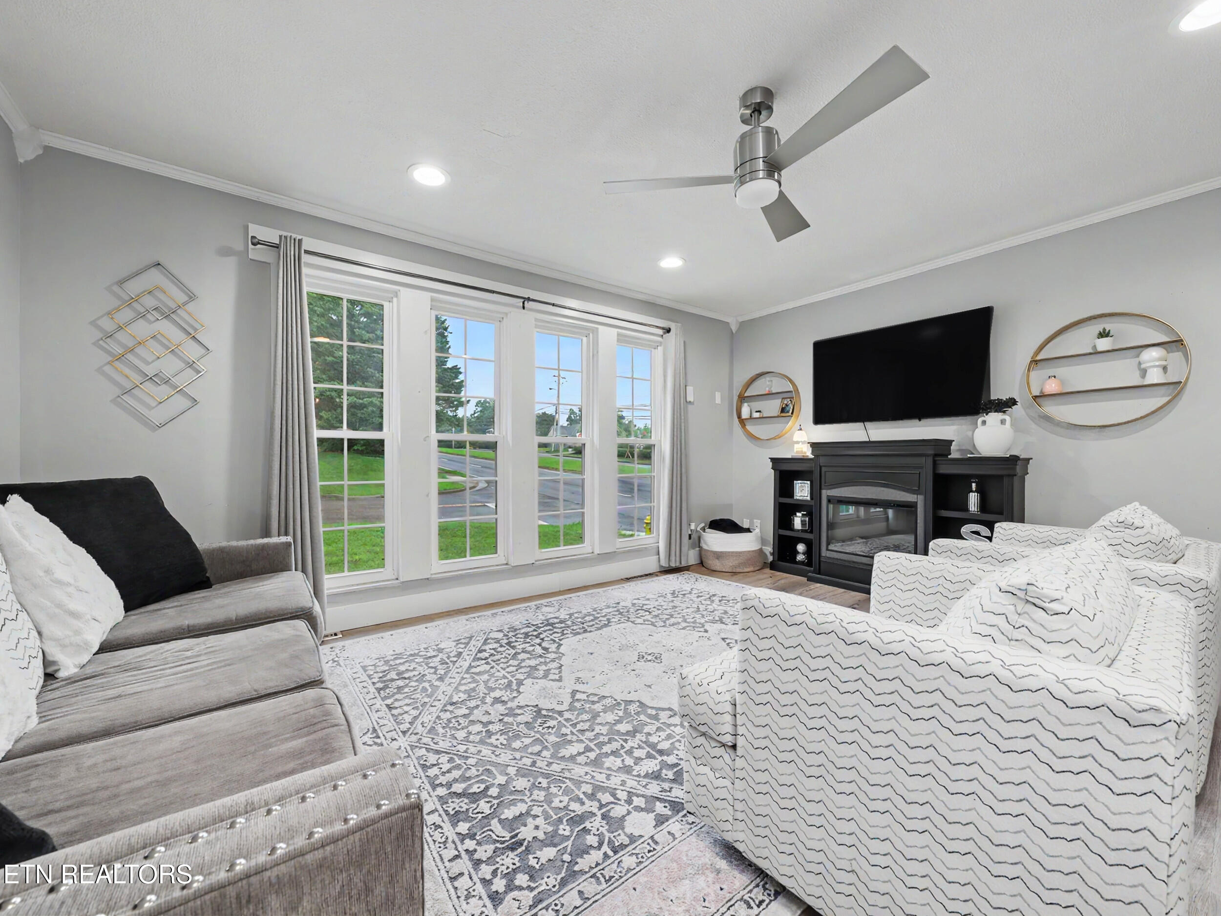 1201 Foxcrolf Drive