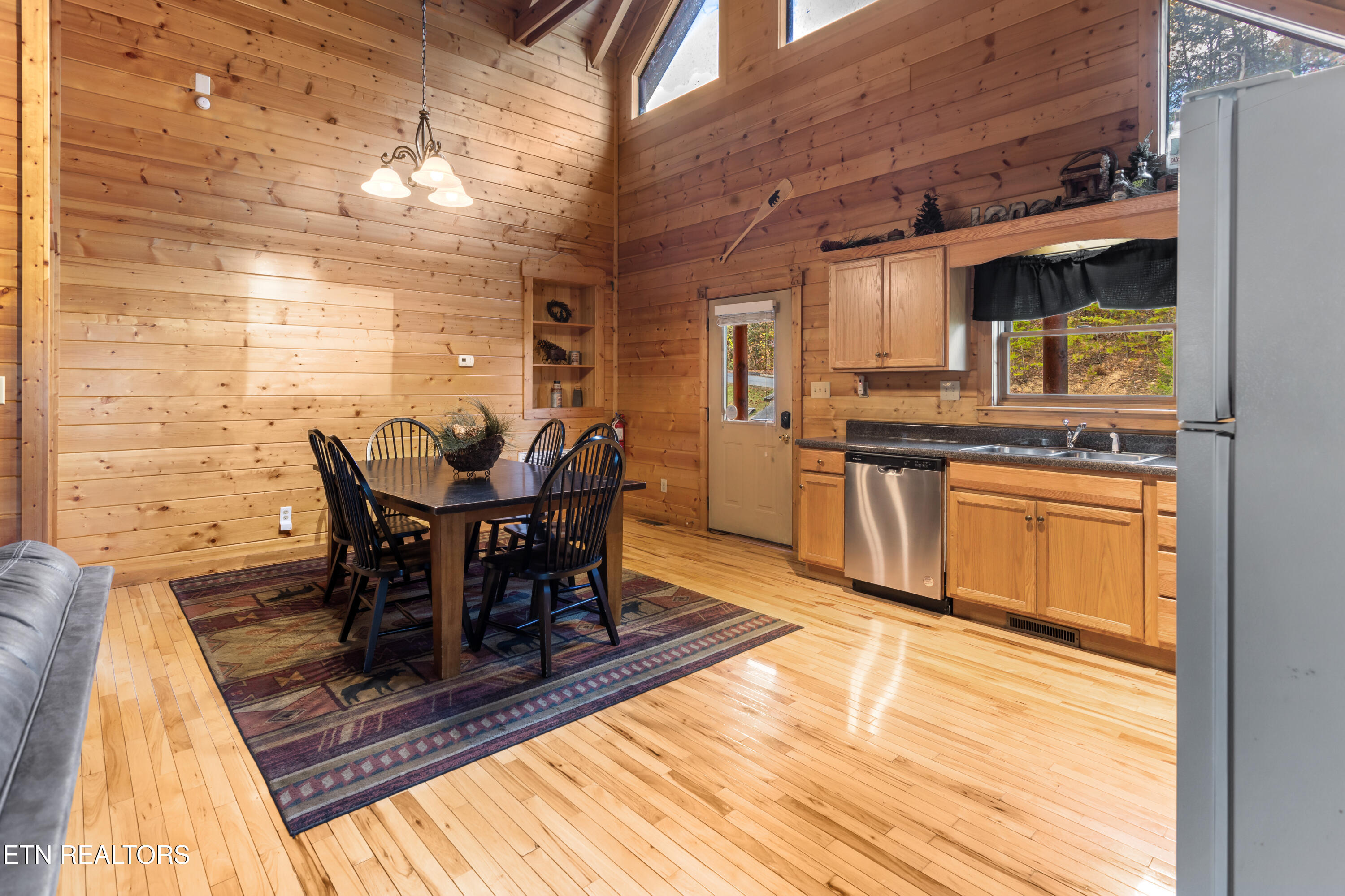 1323 Zachary Thomas Lane