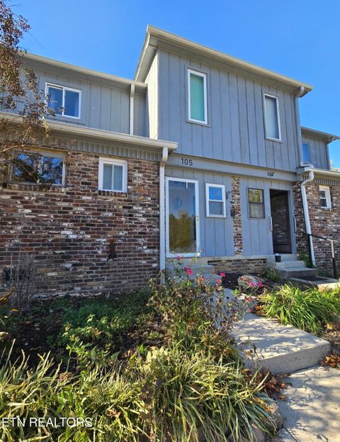 Photo of 105 Hampshire Circle, Oak Ridge, TN 37830 (MLS # 1320245)