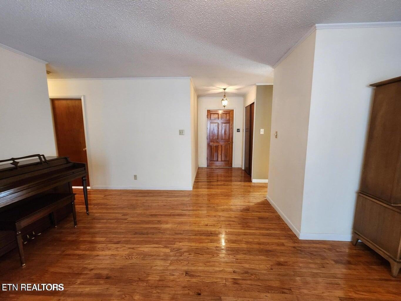 1506 Ridgeway Circle