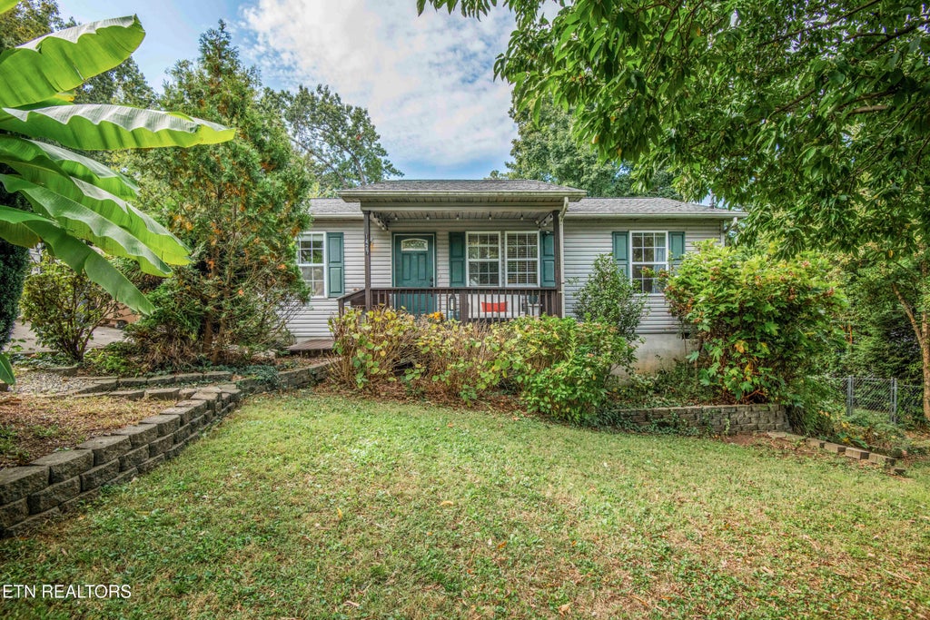 Photo of 1427 McMillan St, Knoxville, TN 37917 (MLS # 1359311)