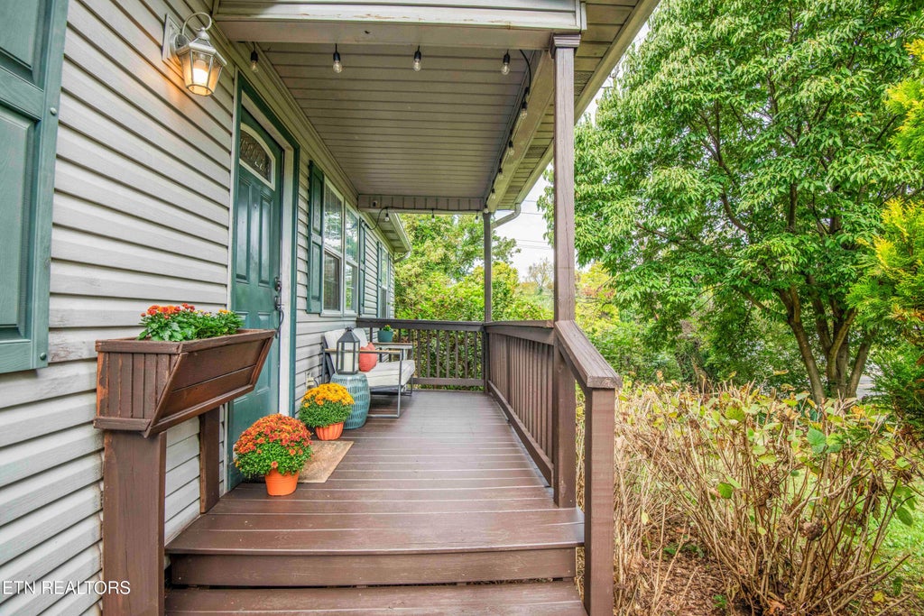 Photo of 1427 McMillan St, Knoxville, TN 37917 (MLS # 1359311)