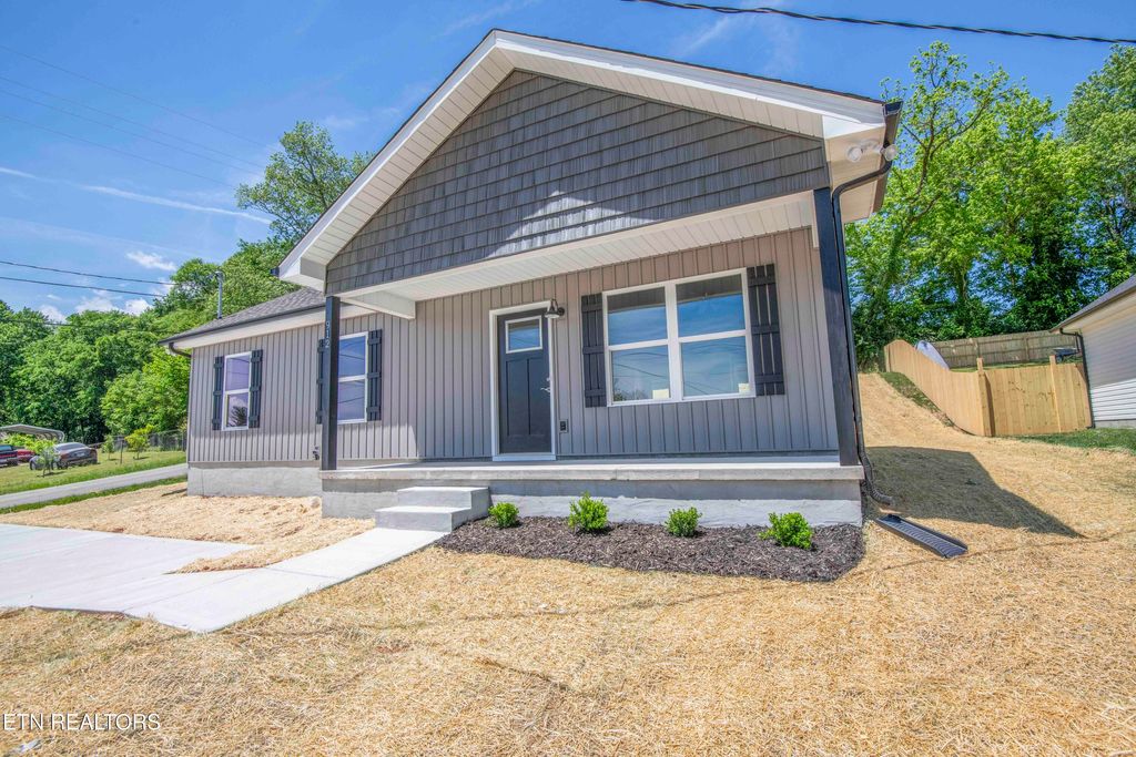 Photo of 912 McAdoo St, Clinton, TN 37716 (MLS # 1339018)