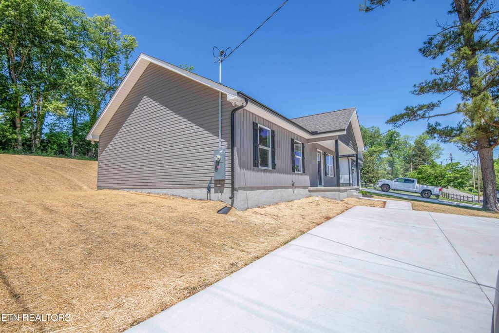Photo of 912 McAdoo St, Clinton, TN 37716 (MLS # 1339018)