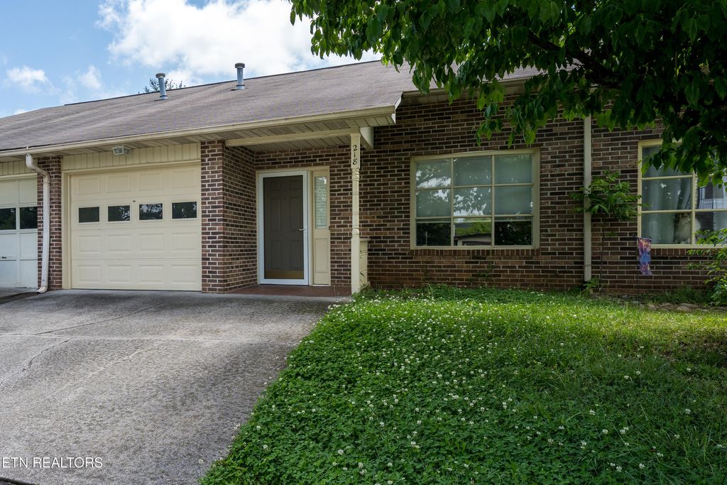 Photo of 218 S Magnolia St, Maryville, TN 37803 (MLS # 1338433)