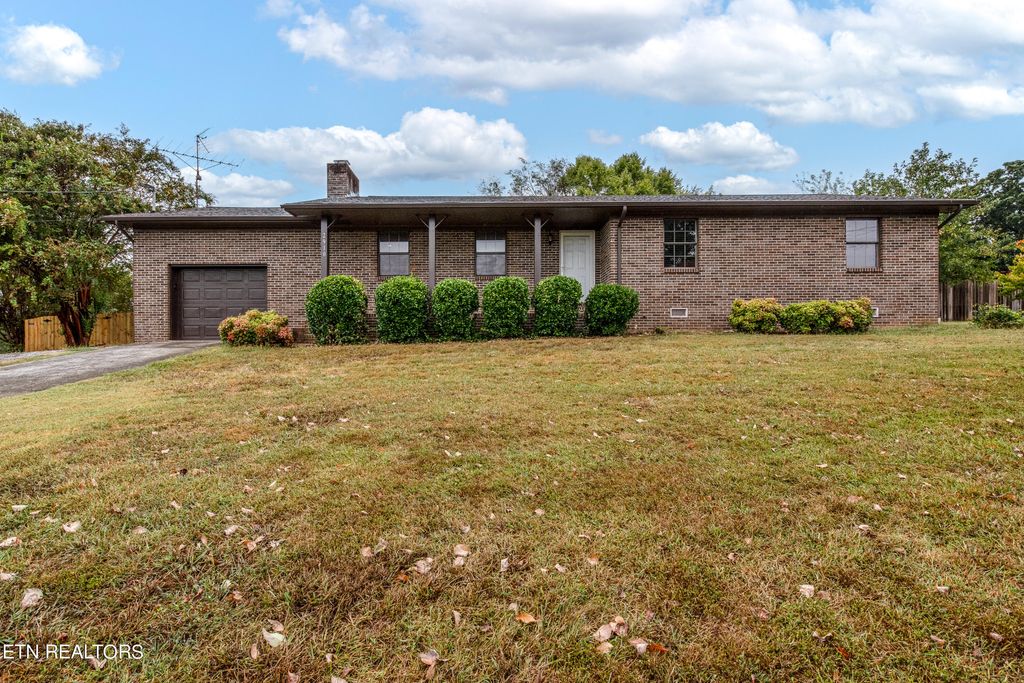 Photo of 2910 Kendra Drive, Louisville, TN 37777 (MLS # 1279324)