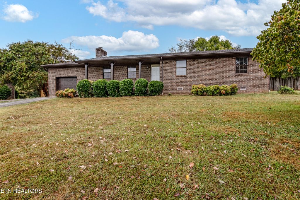Photo of 2910 Kendra Drive, Louisville, TN 37777 (MLS # 1279324)