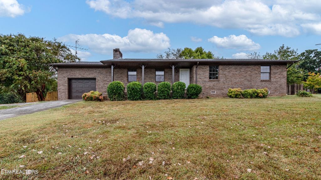 Photo of 2910 Kendra Drive, Louisville, TN 37777 (MLS # 1279324)