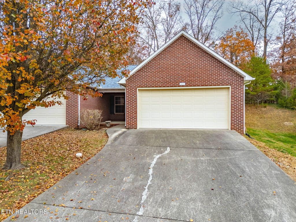 Photo of 5224 Avery Woods Lane, Knoxville, TN 37921 (MLS # 1322439)