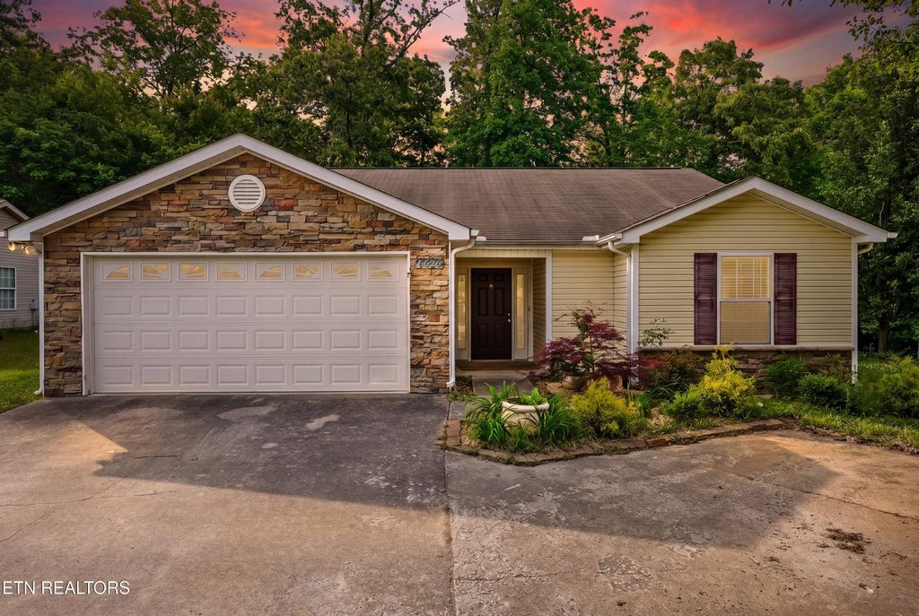 Photo of 6626 Hugh Willis Rd, Powell, TN 37849 (MLS # 1339841)