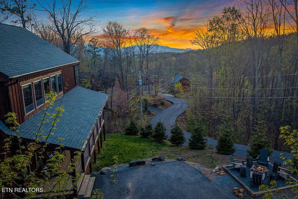Photo of 834 Pine Top Lane, Gatlinburg, TN 37738 (MLS # 1336676)