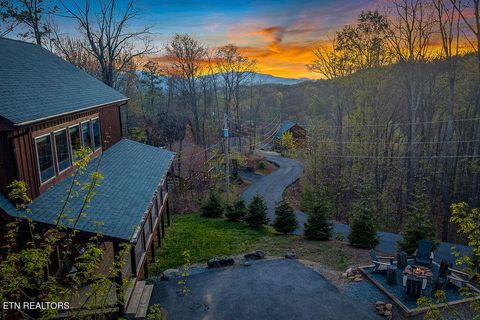 Photo of 834 Pine Top Lane, Gatlinburg, TN 37738 (MLS # 1336676)