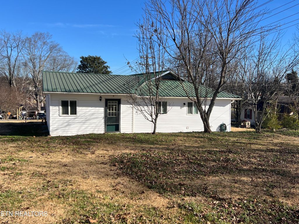 Photo of 182 S College St, Madisonville, TN 37354 (MLS # 1326296)