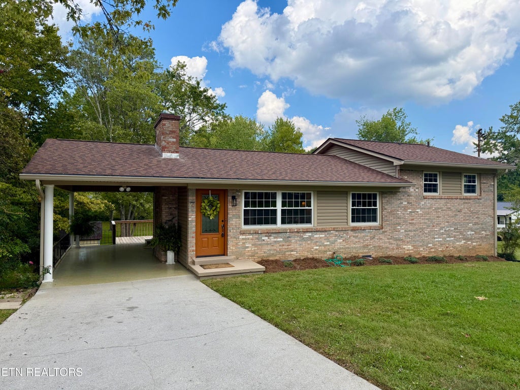 Photo of 1427 Creekwood Drive, Knoxville, TN 37918 (MLS # 1354764)