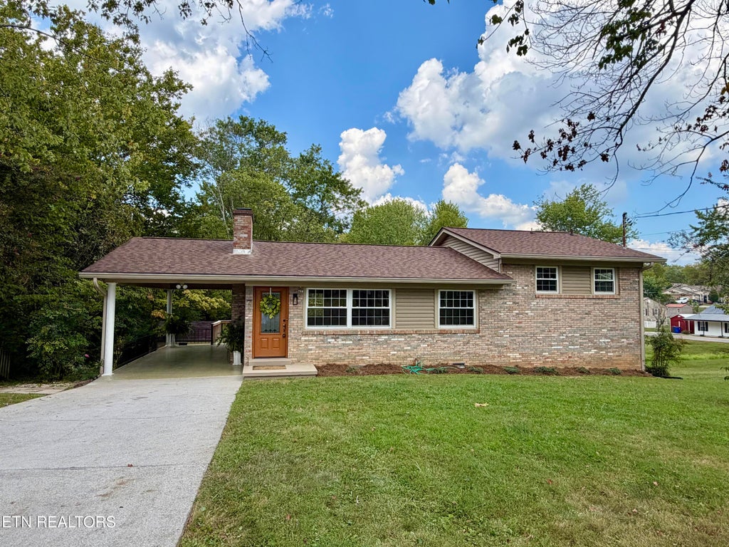 Photo of 1427 Creekwood Drive, Knoxville, TN 37918 (MLS # 1354764)