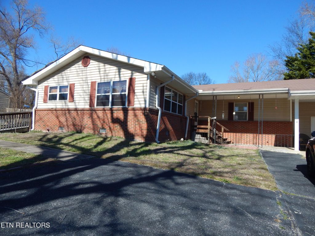 Photo of 1708 Woodson Drive, Knoxville, TN 37920 (MLS # 1330863)