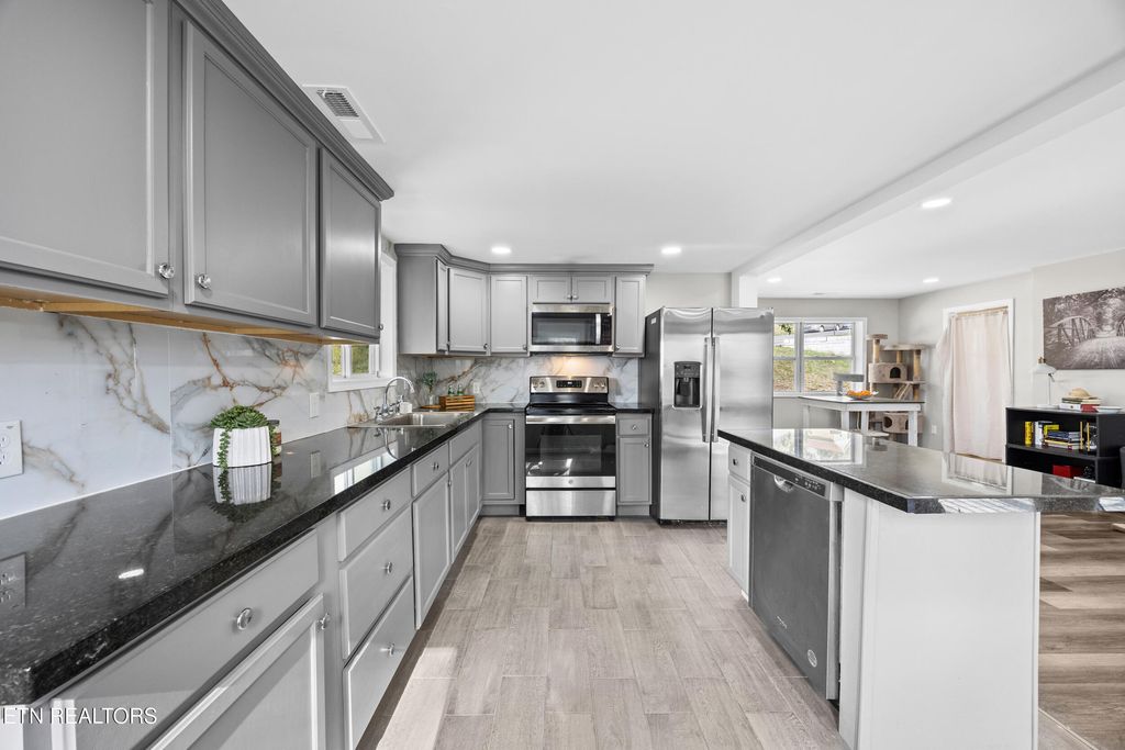 Photo of 510 Michigan Ave, Oak Ridge, TN 37830 (MLS # 1331993)