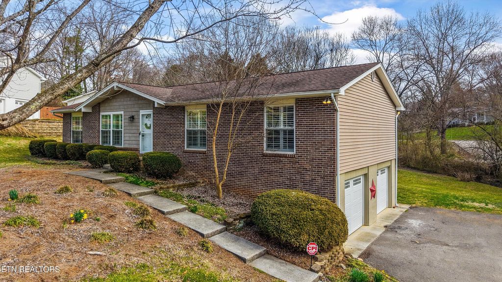 Photo of 8802 Gatwick Drive, Knoxville, TN 37922 (MLS # 1330730)