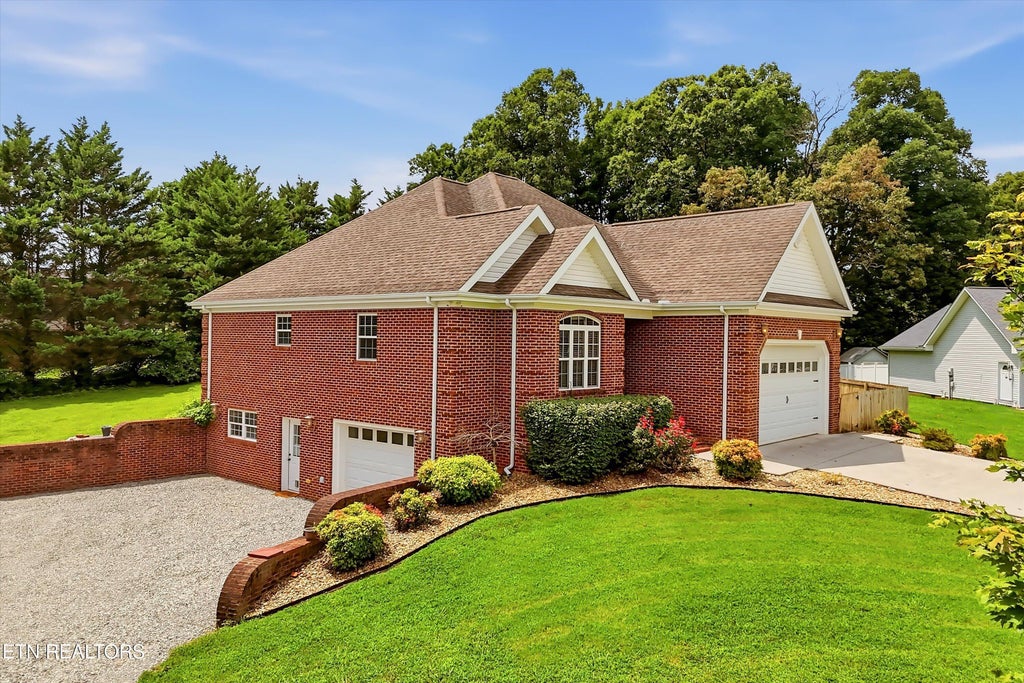 Photo of 109 Brooklyn Circle, Madisonville, TN 37354 (MLS # 1350076)