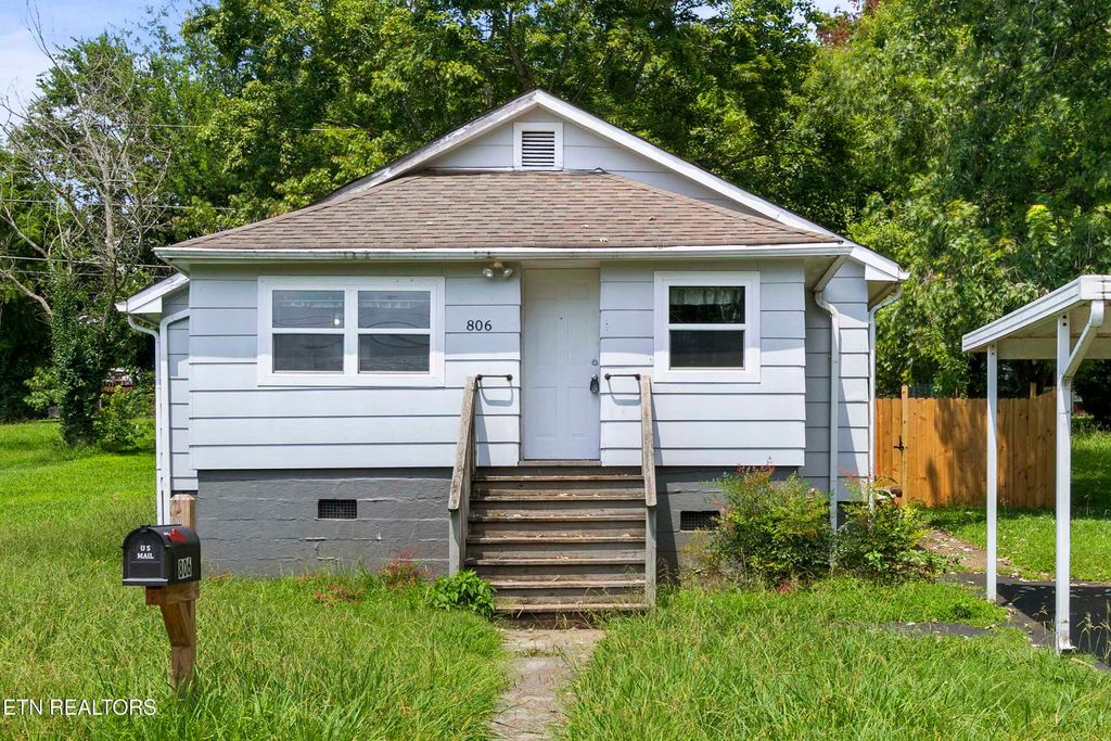 Photo of 806 Commerce St, Loudon, TN 37774 (MLS # 1311656)