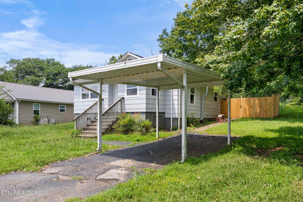 Photo of 806 Commerce St, Loudon, TN 37774 (MLS # 1311656)