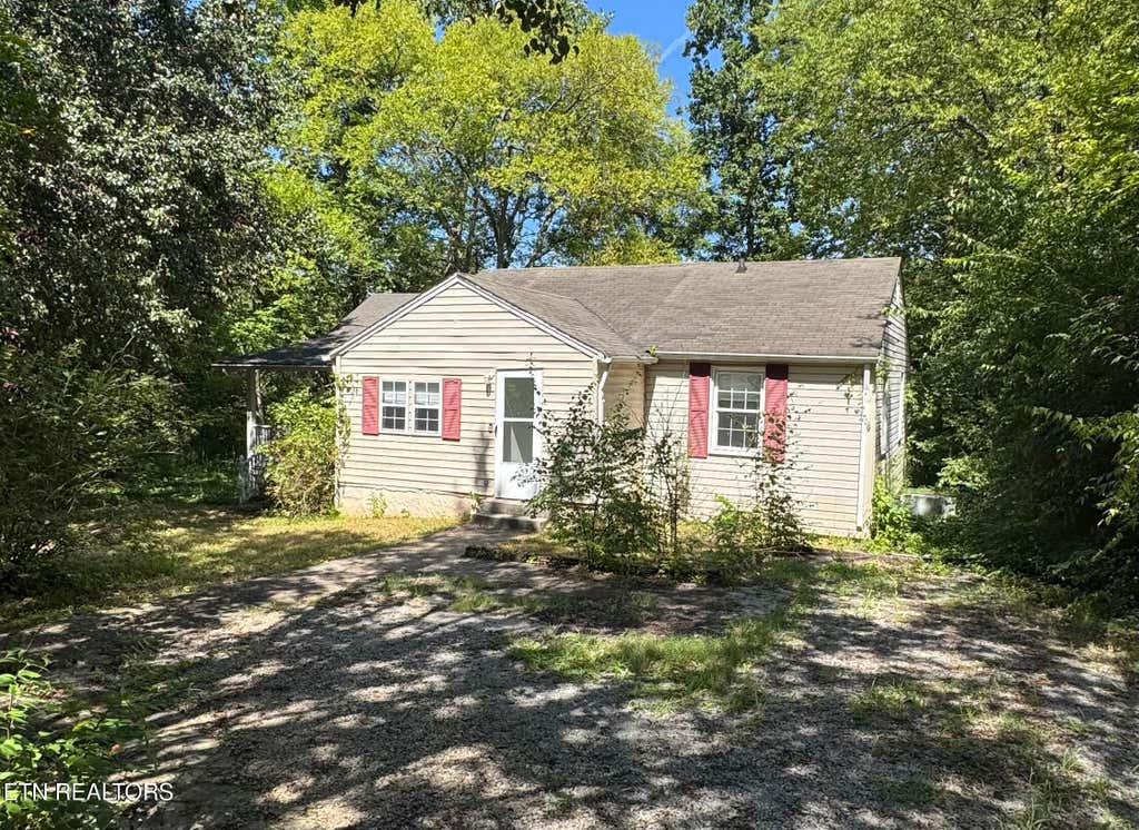 Photo of 1300 Yellowstone Rd, Knoxville, TN 37914 (MLS # 1353085)