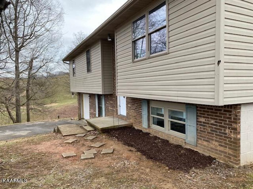 Photo of 988 Cline Road Rd, Tazewell, TN 37879 (MLS # 1218165)