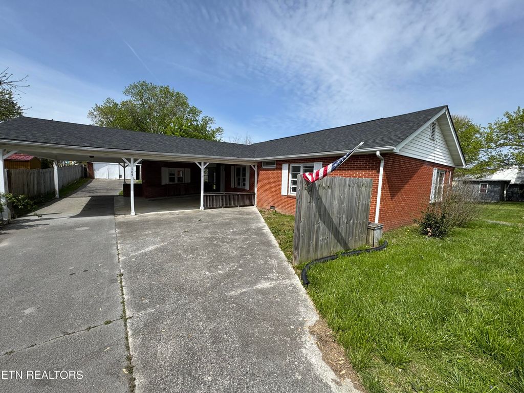 Photo of 105 Davis Drive, New Tazewell, TN 37825 (MLS # 1298620)