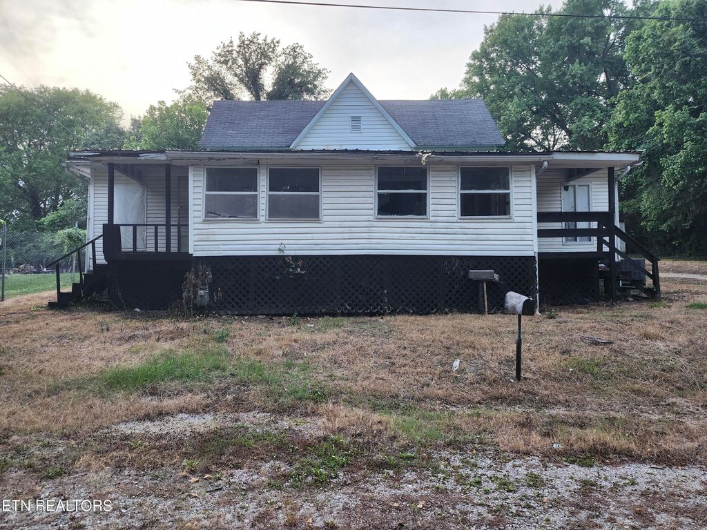 Photo of 722 Hendrickson St, Clinton, TN 37716 (MLS # 1344873)