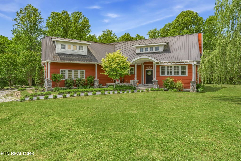 Photo of 141 Cumberland Rd, Oliver Springs, TN 37840 (MLS # 1339104)