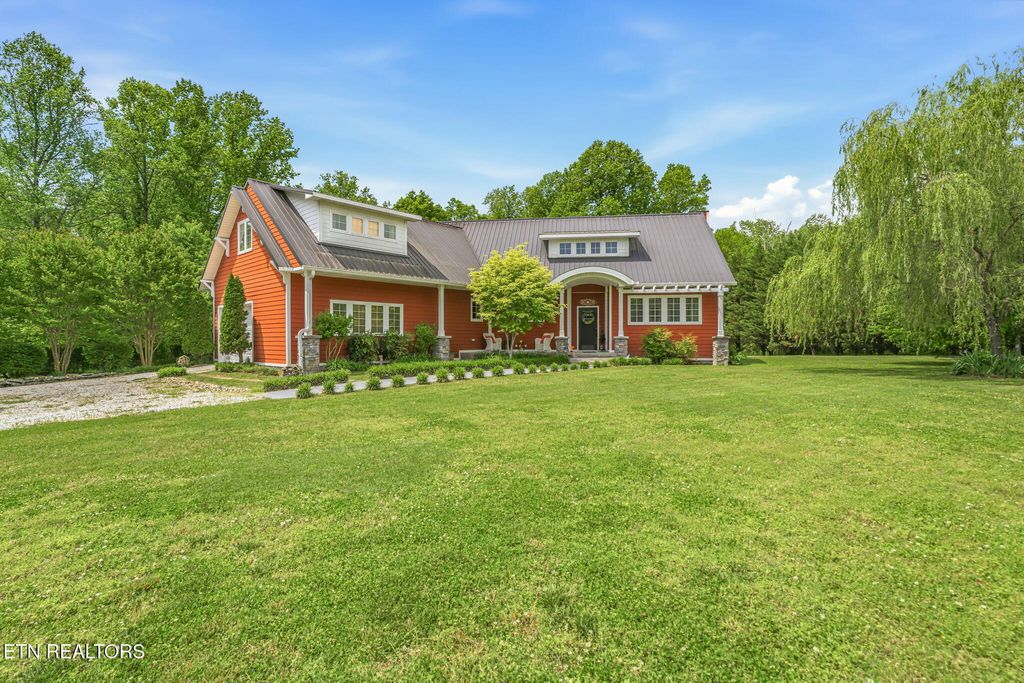 Photo of 141 Cumberland Rd, Oliver Springs, TN 37840 (MLS # 1339104)