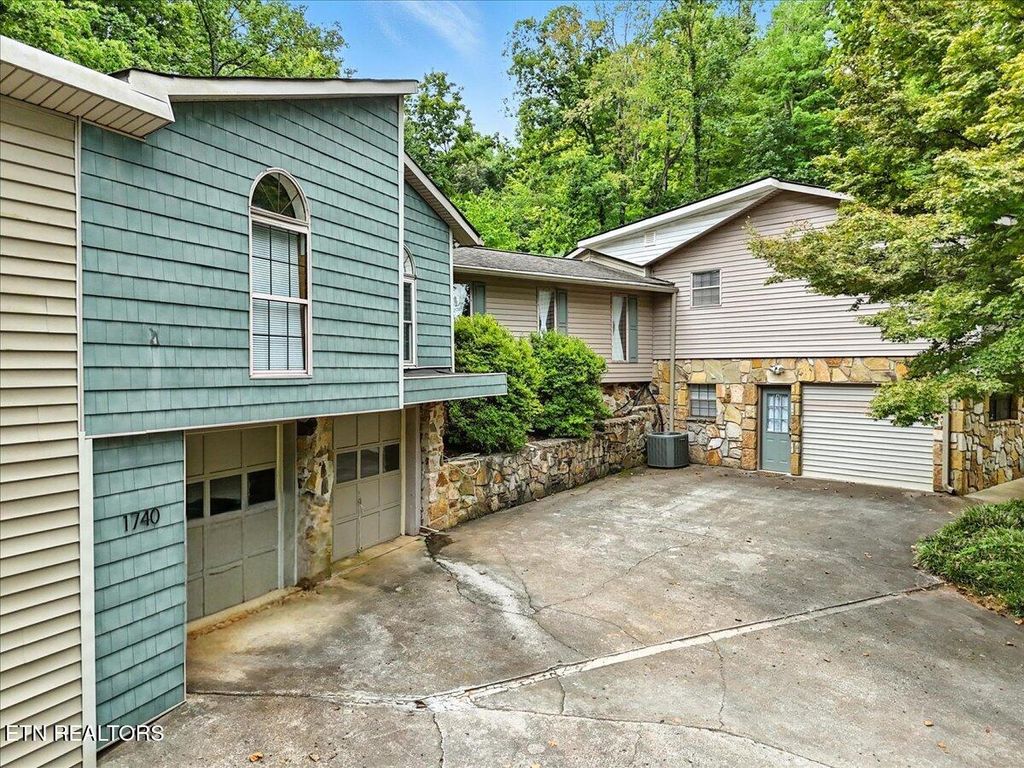 Photo of 1740 Maplecrest Drive, Louisville, TN 37777 (MLS # 1315530)