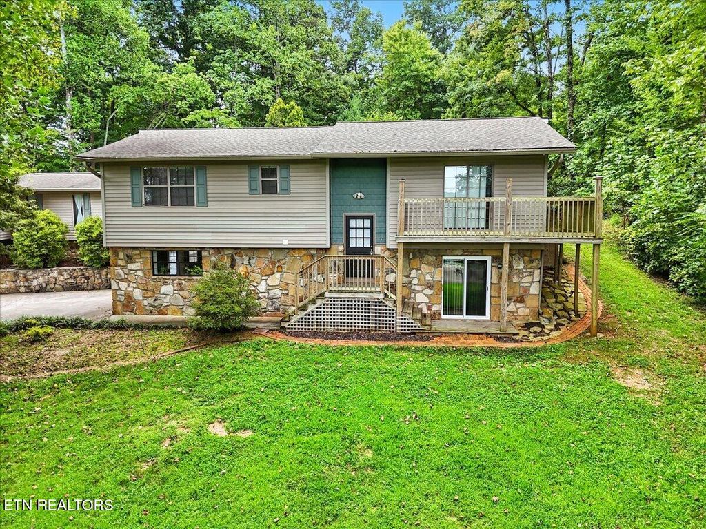 Photo of 1740 Maplecrest Drive, Louisville, TN 37777 (MLS # 1315530)