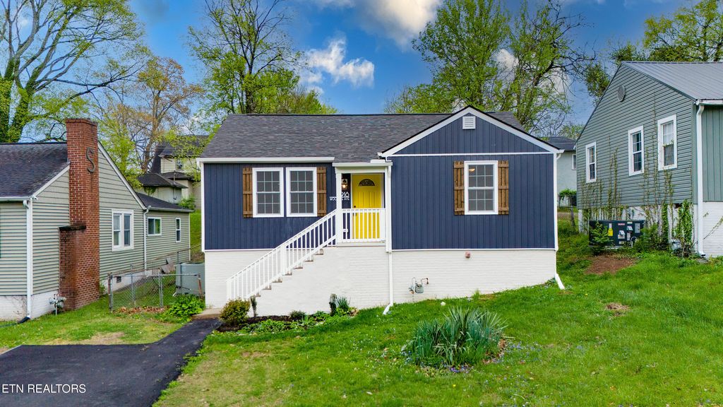 Photo of 2918 Woodbine Ave, Knoxville, TN 37914 (MLS # 1318260)