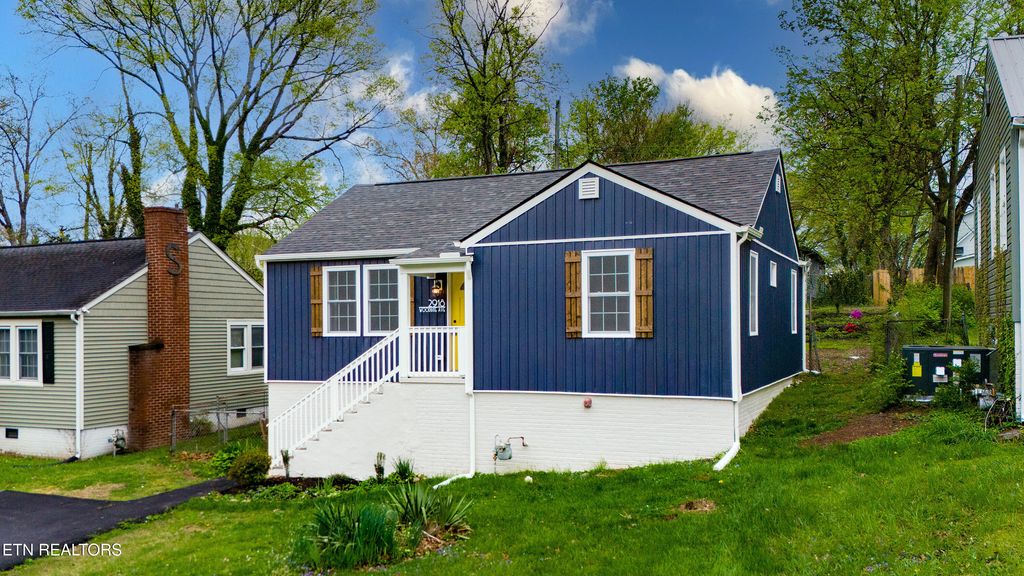 Photo of 2918 Woodbine Ave, Knoxville, TN 37914 (MLS # 1318260)