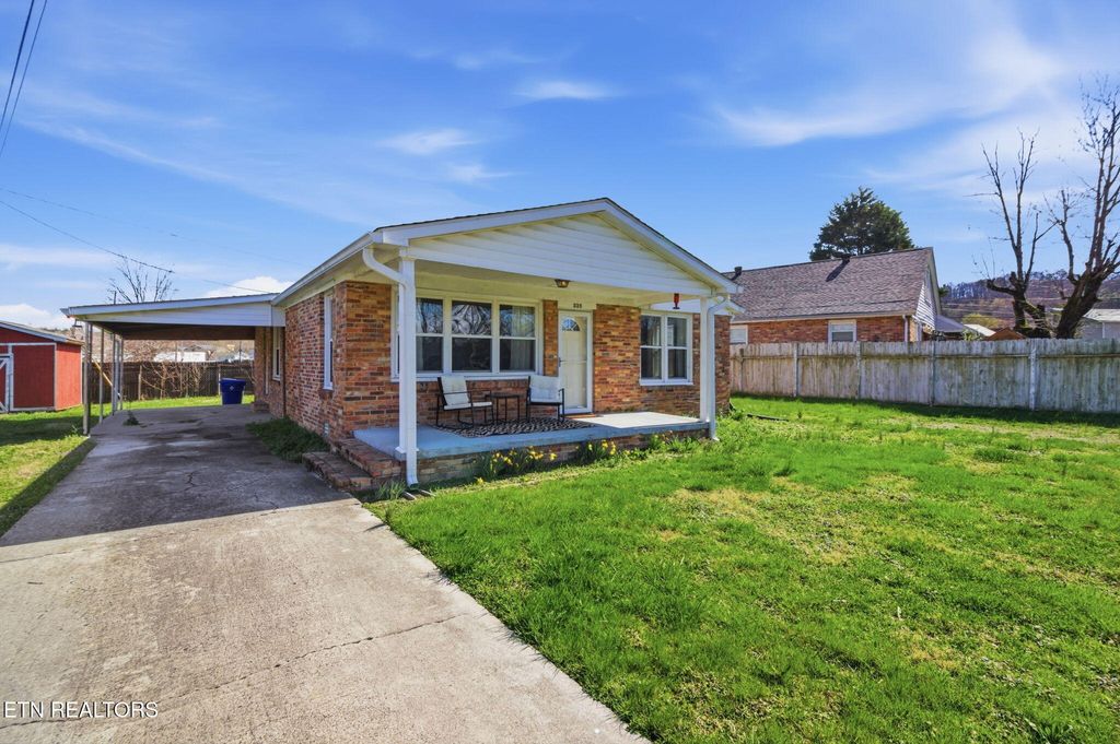 Photo of 335 S Fowler St, Clinton, TN 37716 (MLS # 1332552)