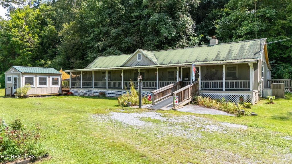 Photo of 3244 Lost Branch Rd, Sevierville, TN 37862 (MLS # 1312730)